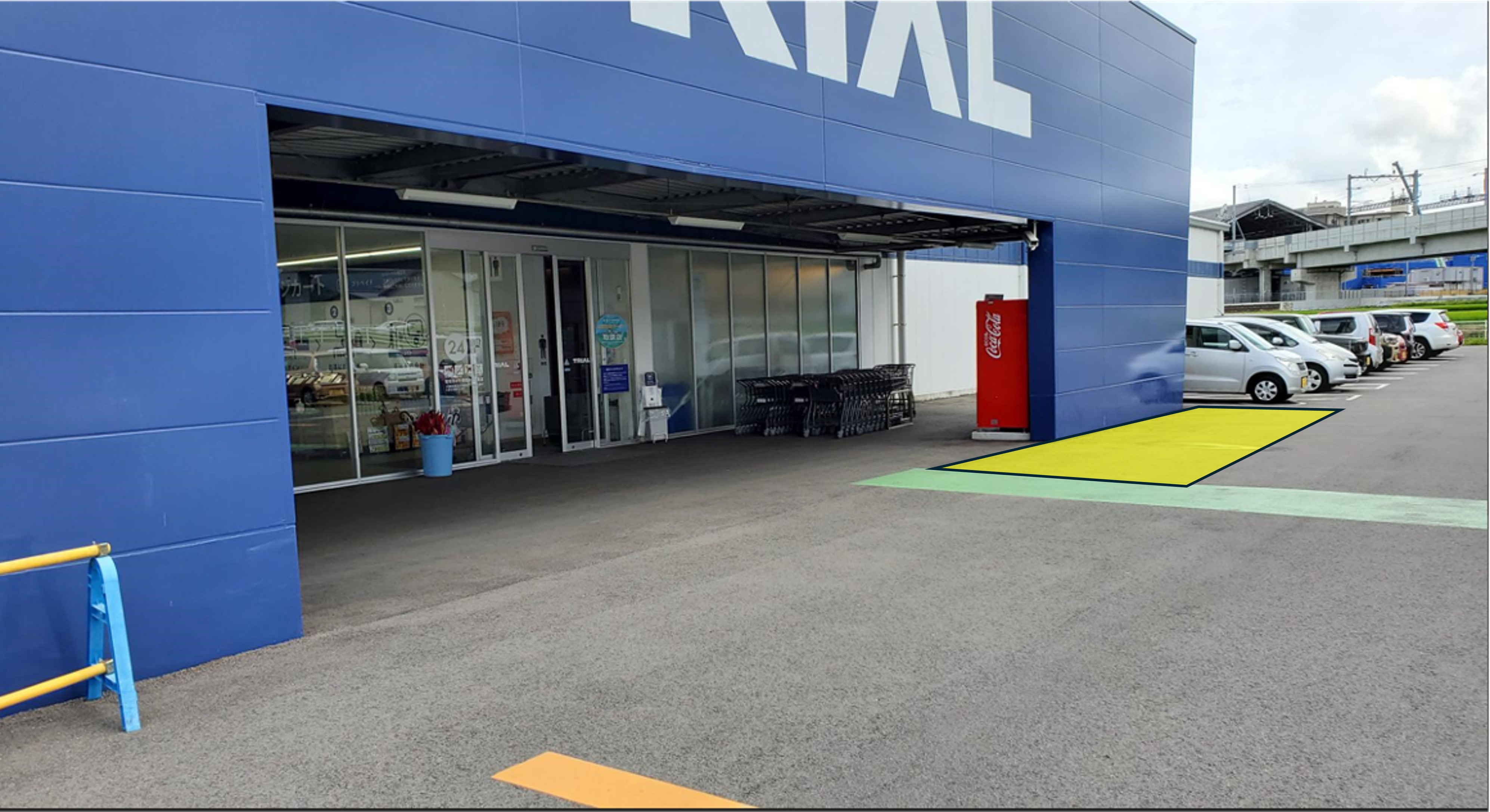 【スーパーセンタートライアル嬉野店】キッチンカスペース※店舗正面右側