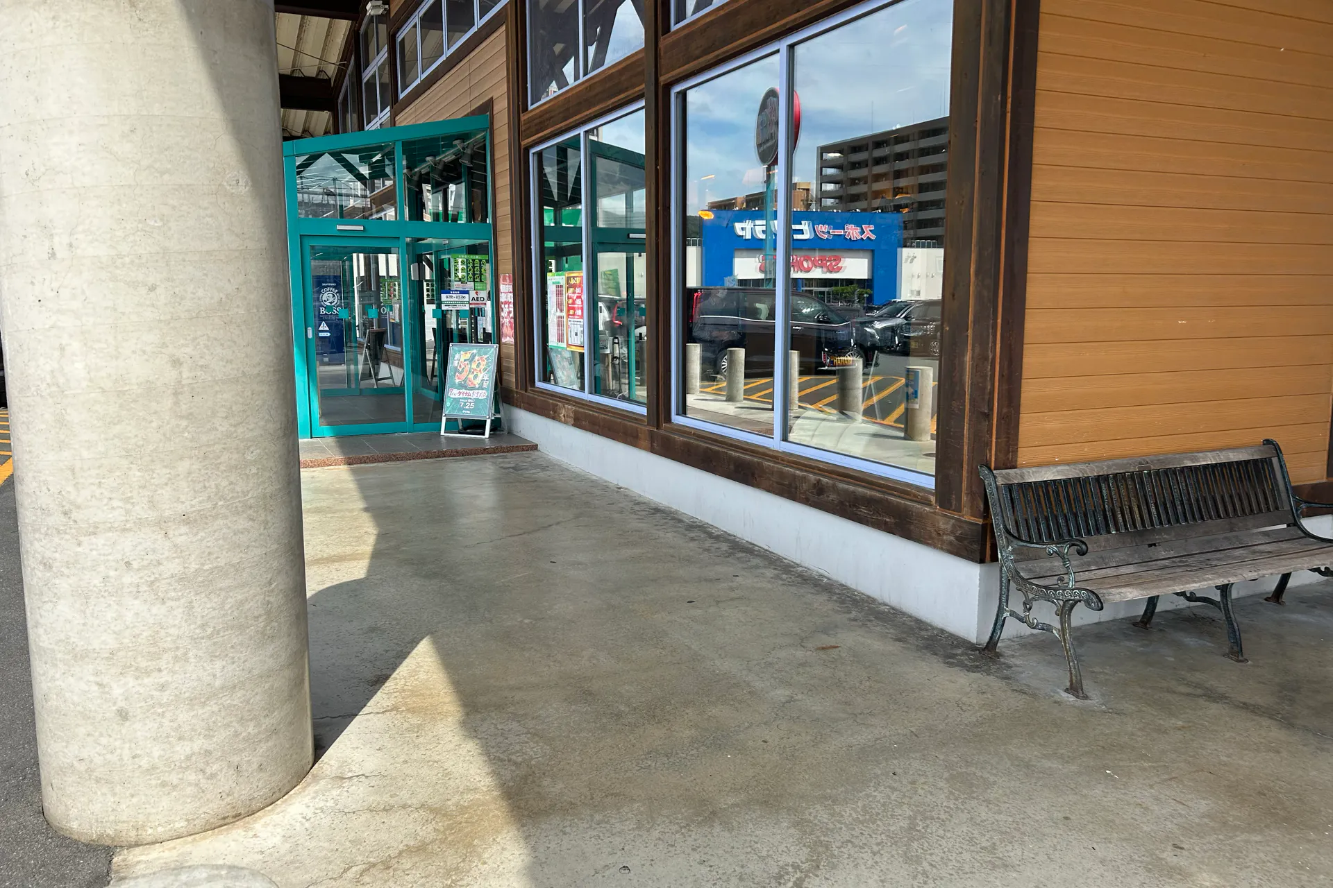 【ダイナム山口小郡店】各種プロモーションに最適なアミューズメント施設のイベントスペース(喫煙所横)