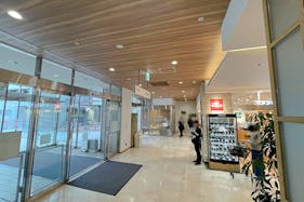 【光が丘IMA/光が丘駅直結】電子タバコ等の喫煙具PRに最適な駅直結ショッピングセンターの1階喫煙スペース前にあるイベントスペース