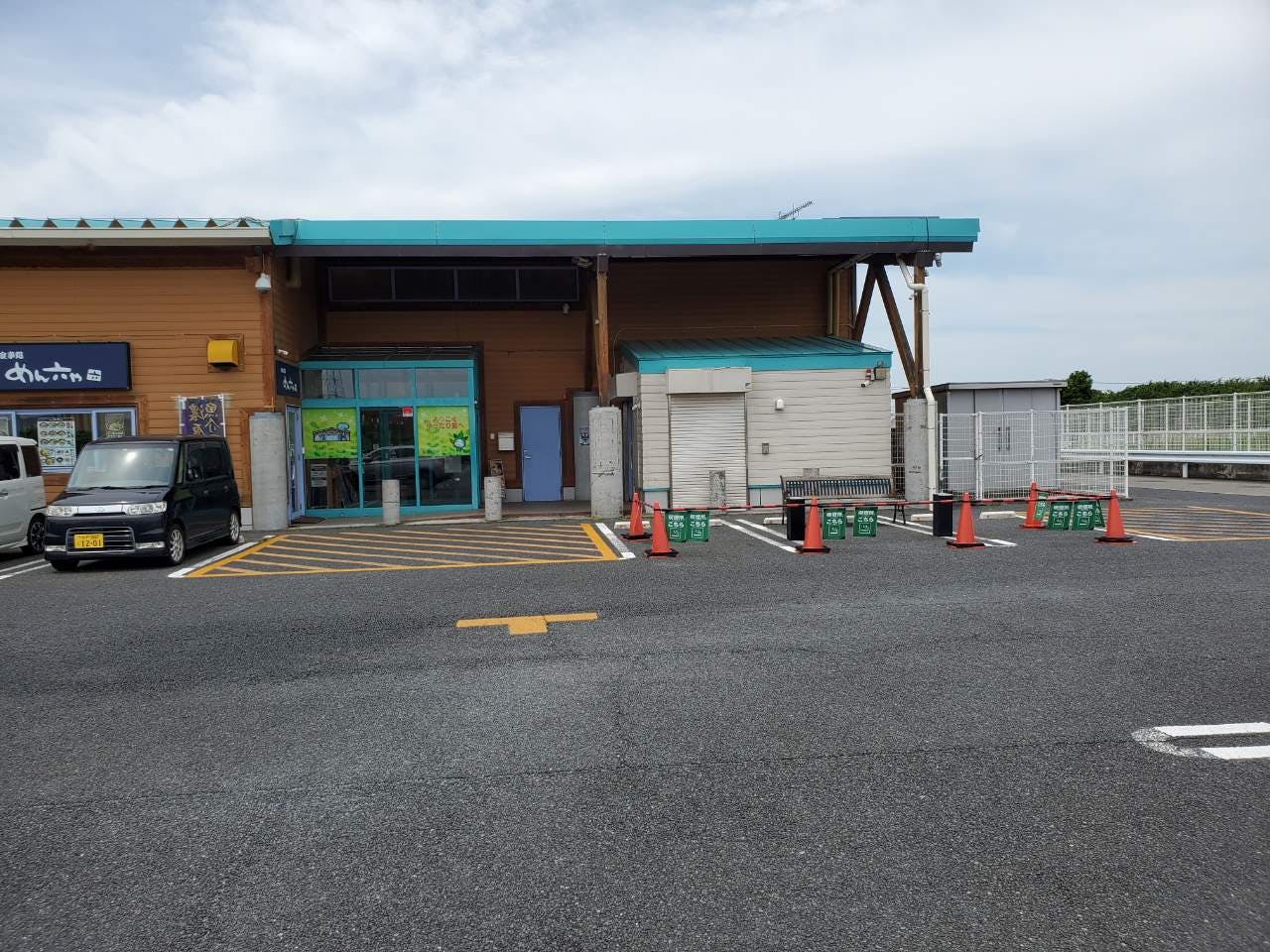 【ダイナム千葉海上店ゆったり館】キッチンカー出店やプロモーションイベントに最適なアミューズメント施設のイベントスペース(① 店舗食堂側入り口駐車場_大型キッチンカー駐車可)