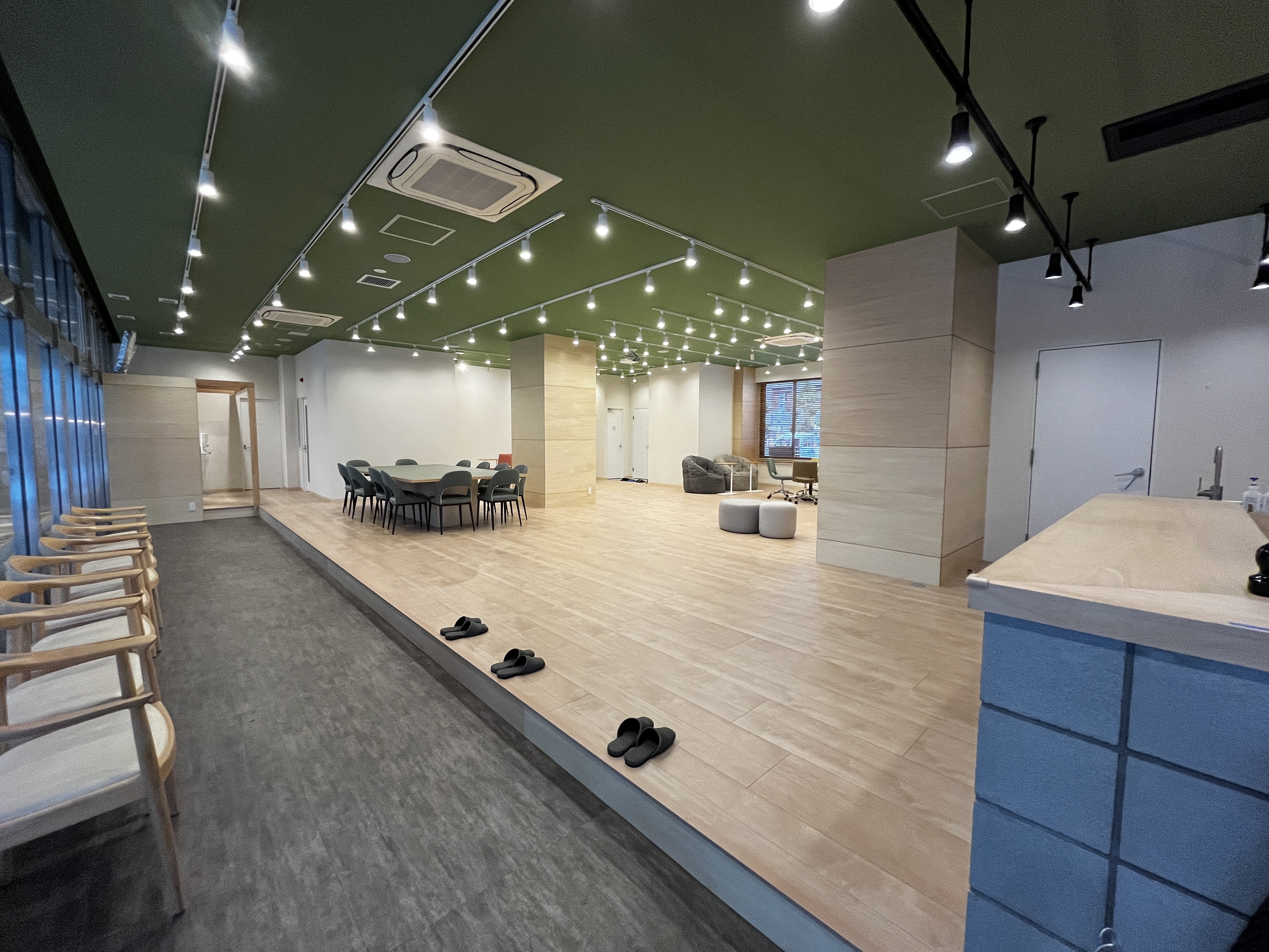 多人数が出入り可能な玄関口スペース