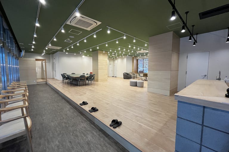 多人数が出入り可能な玄関口スペース