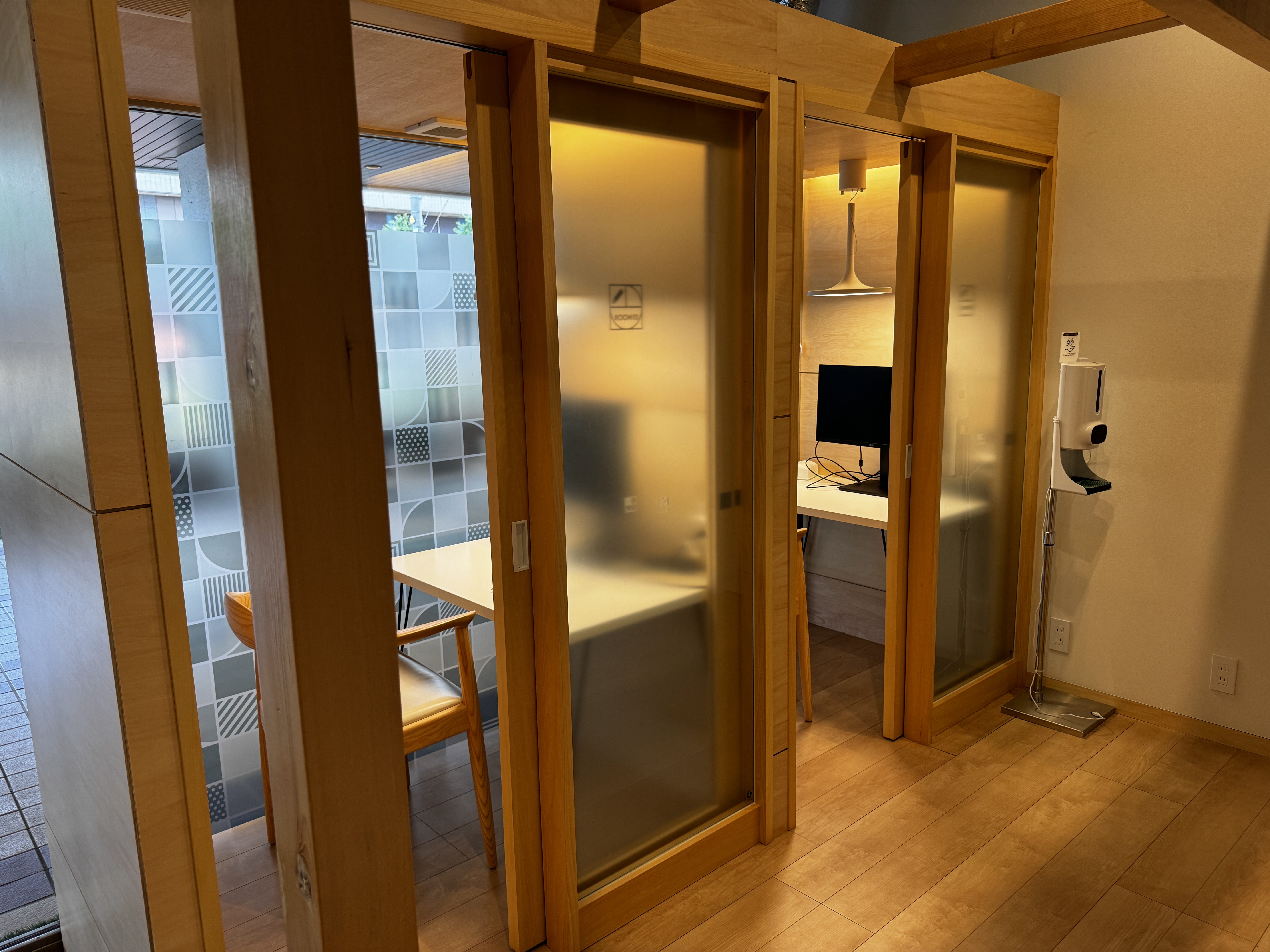 デスク付きの個室スペース