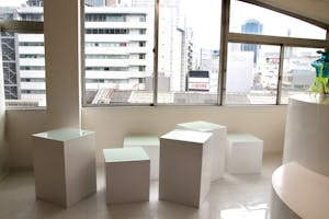 【三ノ宮駅1分】招待制のアパレル展示販売会やポップアップストア、アートギャラリー用途に最適な抜群のアクセス環境を誇るレンタルスペース