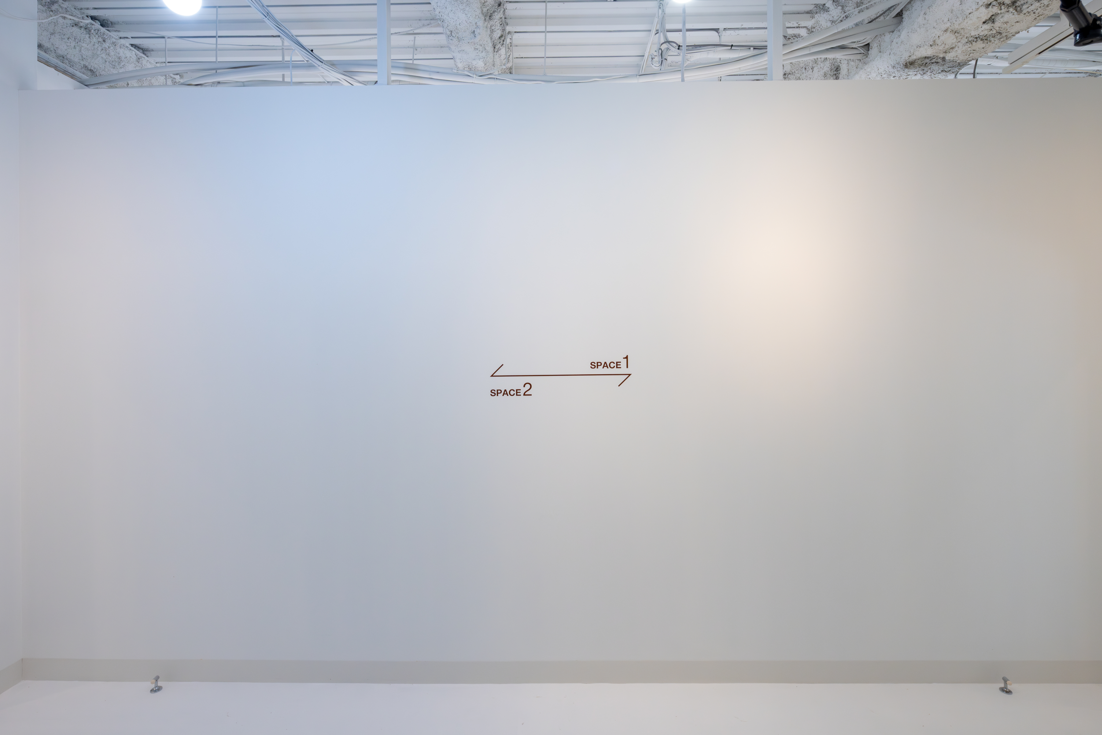 【心斎橋駅5分】招待制のファッション系展示販売会やアート系展示会に最適な白を基調とした清潔感のあるレンタルスペースの画像8