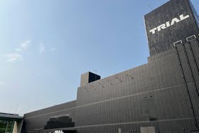 【メガセンタートライアルわさだ店】プロモーションの出店が可能な屋外スペース