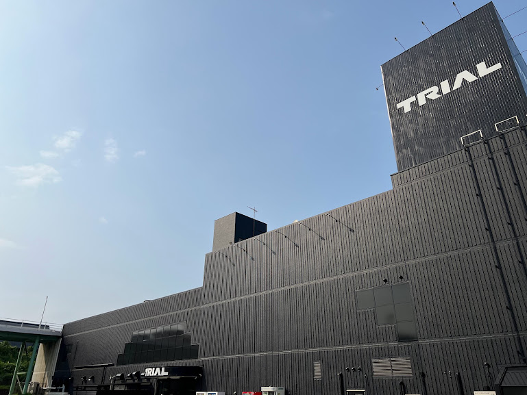 【メガセンタートライアルわさだ店】プロモーションの出店が可能な屋外スペース