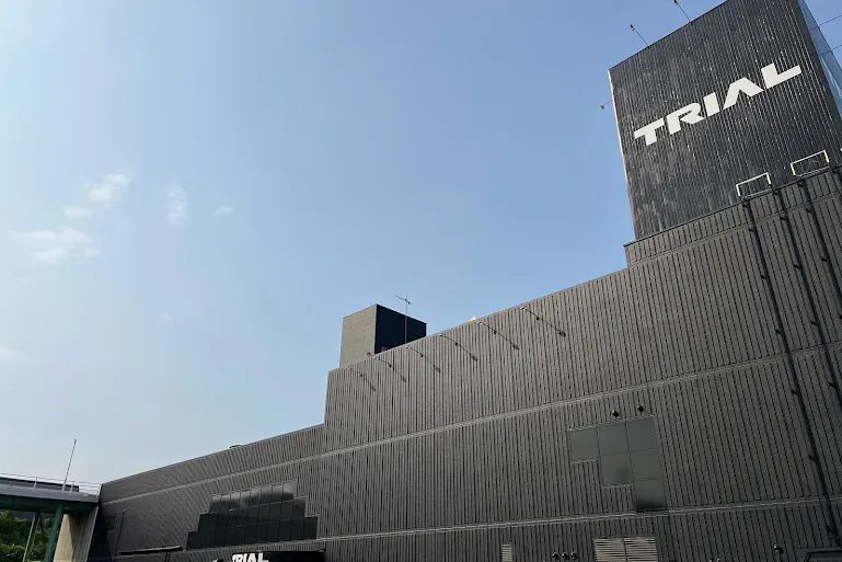 【メガセンタートライアルわさだ店】プロモーションの出店が可能な屋外スペース