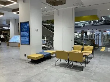 【ららぽーと堺】3階 Bエスカレーター付近