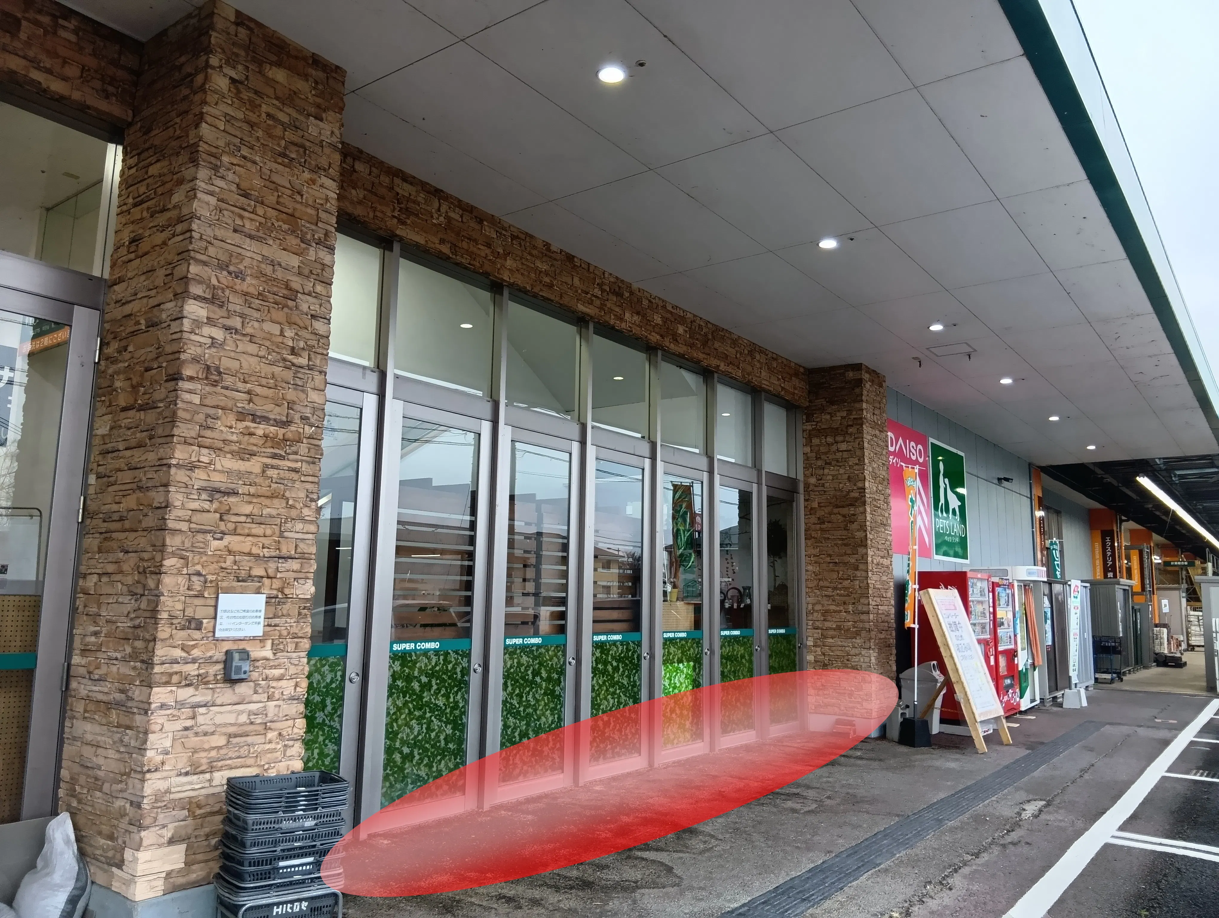 【HIヒロセスーパーコンボ田崎市場通り店】プロモーションイベントに最適なホームセンターの店頭軒下スペースの画像