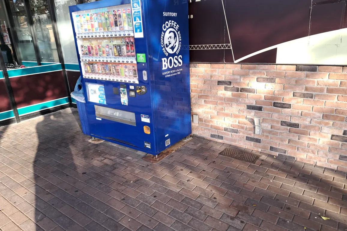 【スピナラソリエ(高見店)】イートイン前(店の南側) 販促プロモーションや物販に最適なスーパー屋外催事イベントスペース