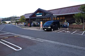【スピナラソリエ(高見店)】イートイン前(店の南側) 販促プロモーションや物販に最適なスーパー屋外催事イベントスペース