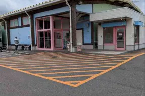 【ダイナム山口長門店ゆったり館】キッチンカーやプロモーションに最適なアミューズメント施設のイベントスペース(店舗出入り口側)