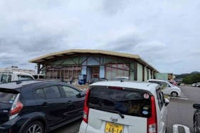 【ダイナム山口長門店ゆったり館】キッチンカーやプロモーションに最適なアミューズメント施設のイベントスペース(店舗出入り口側)