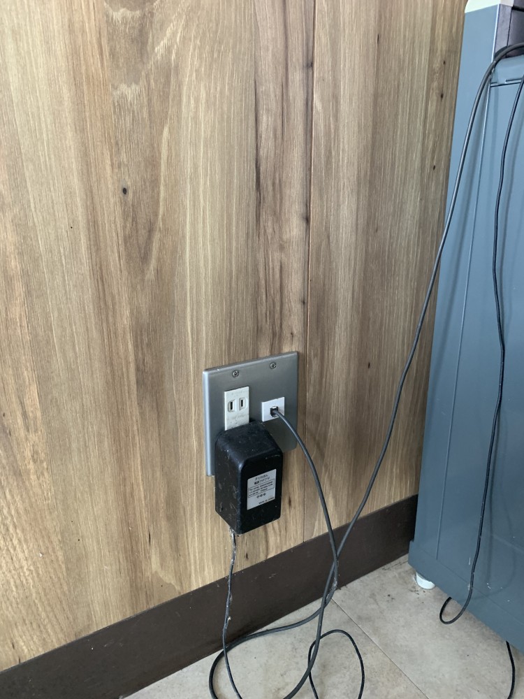 【オークワ粉河】プロモーションに最適な風除室スペース