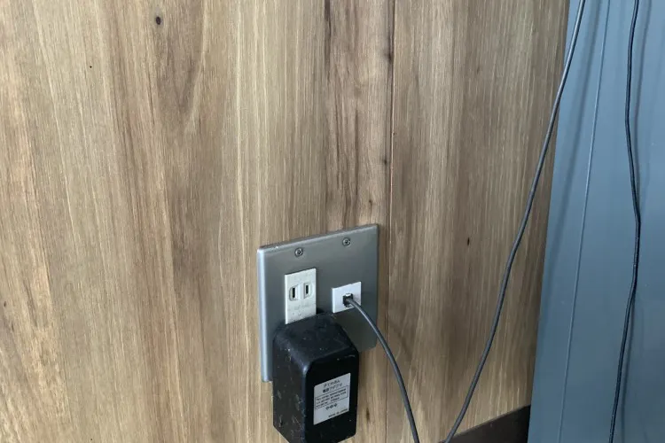 【オークワ粉河】プロモーションに最適な風除室スペース