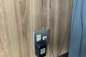 【オークワ粉河】プロモーションに最適な風除室スペース