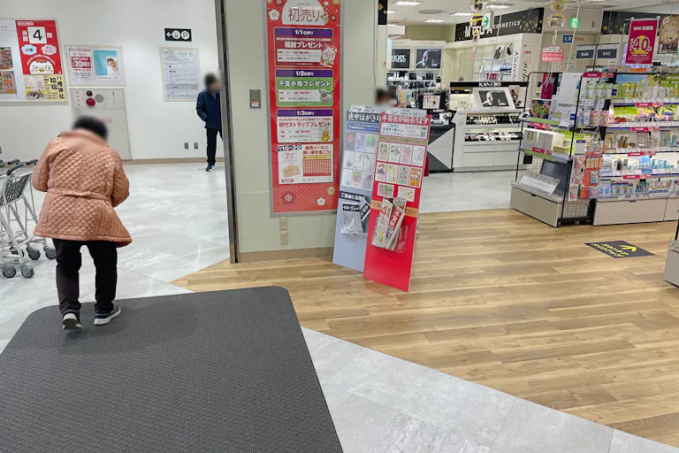 【イトーヨーカドー 草加店】プロモーション等に最適なショッピングモールのイベントスペース(1階 店頭入口)の画像2