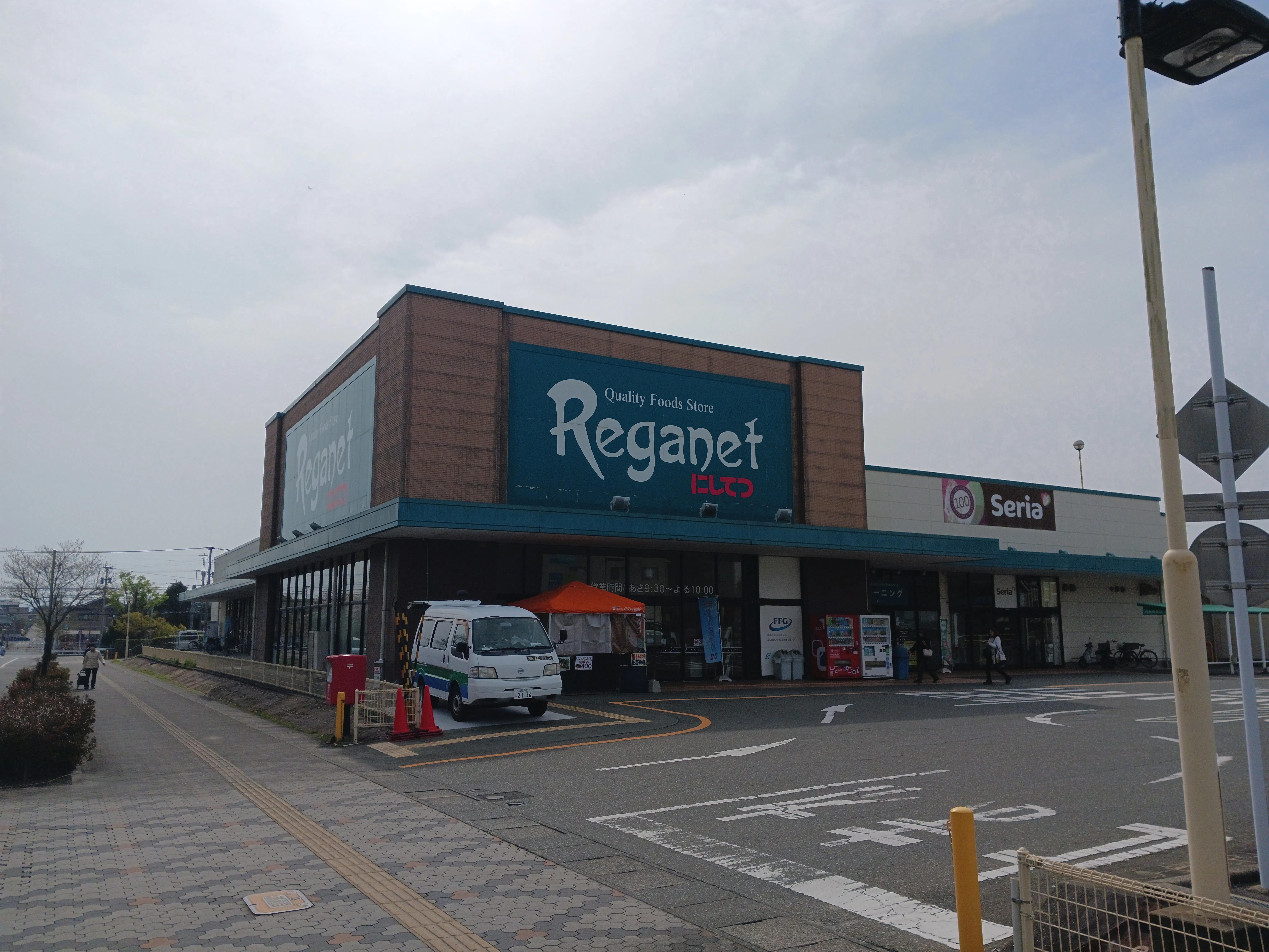【レガネット美鈴の杜】A　風除室店内側 販促プロモーションや物販に最適なスーパー店内催事イベントスペース