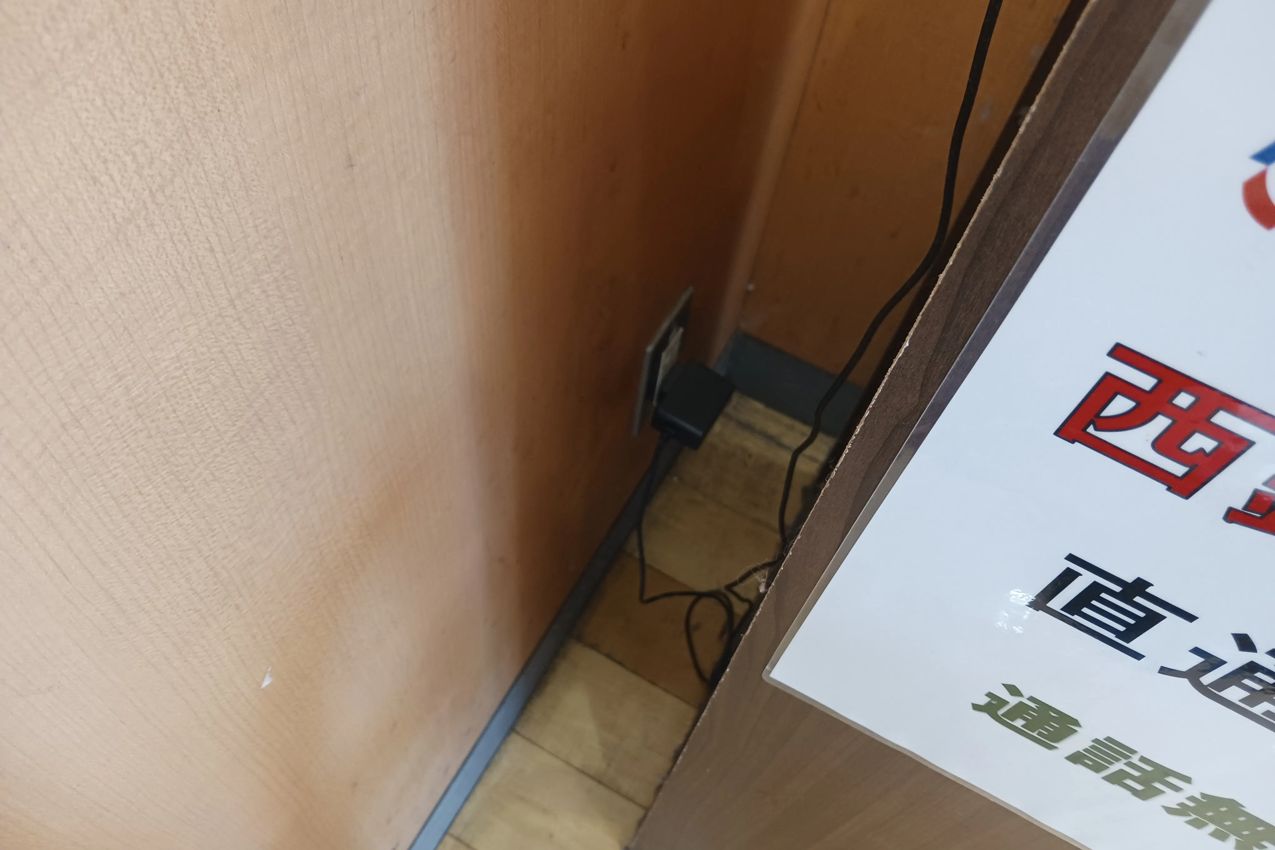 【レガネット美鈴の杜】A 風除室店内側 販促プロモーションや物販に最適なスーパー店内催事イベントスペース