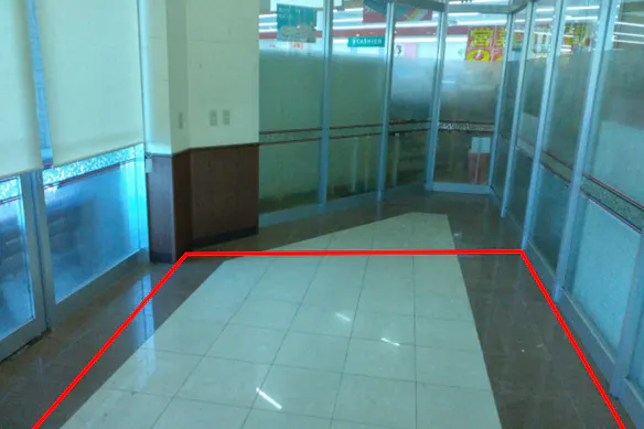 【マックスバリュ本荘中央店】風除室 販促プロモーションや物販に最適なスーパー店内催事イベントスペース