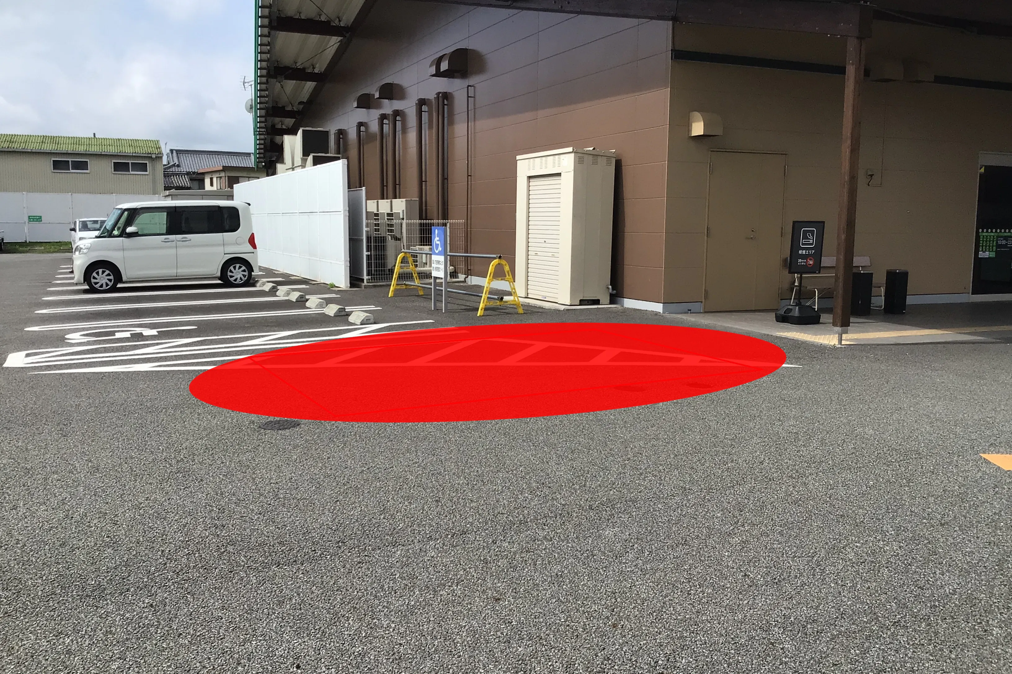 【ダイナム兵庫たつの店ゆったり館】キッチンカーやプロモーションイベントでの出店に最適なアミューズメント施設のイベントスペース(東側出入口)