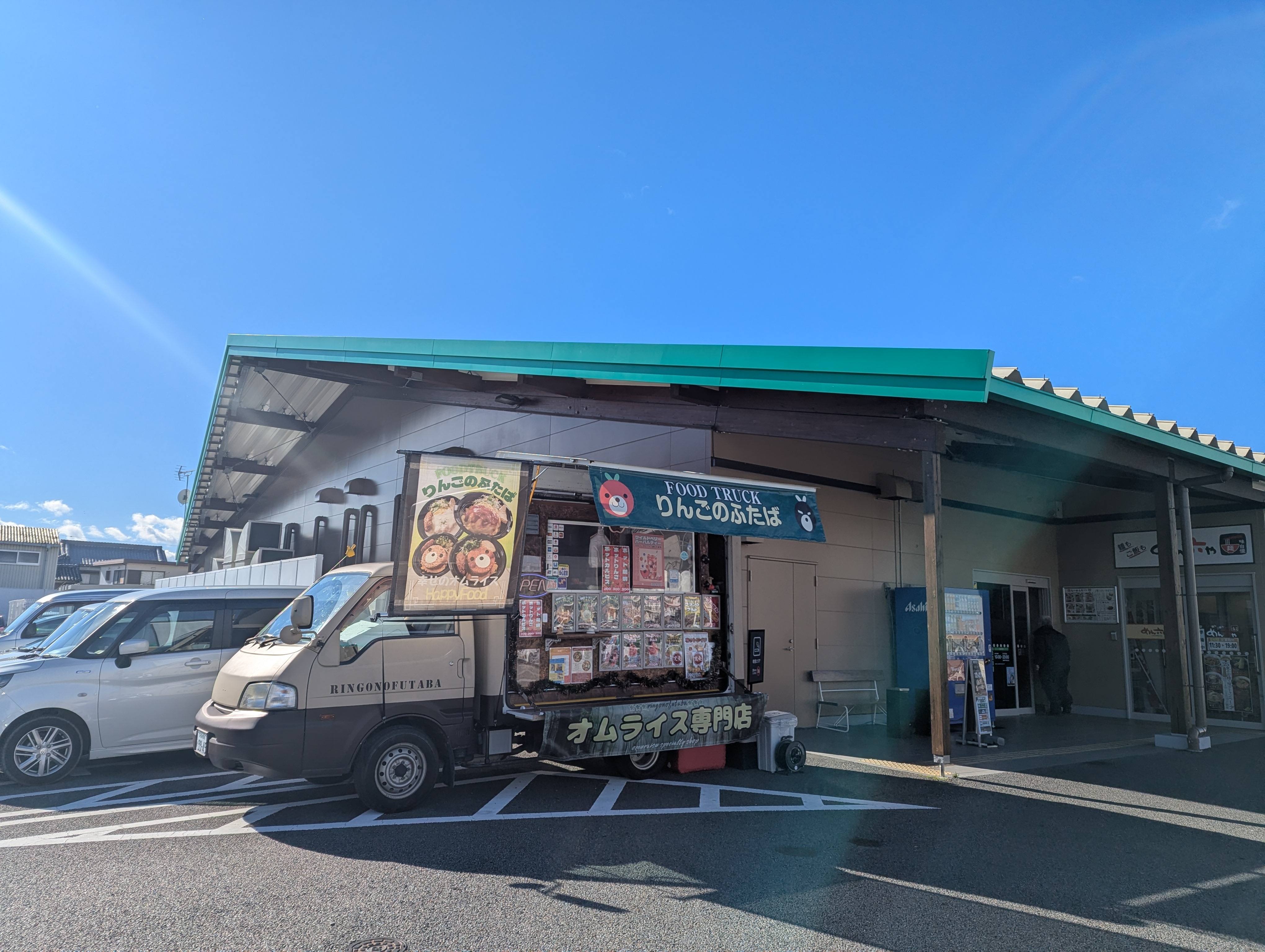 【ダイナム兵庫たつの店ゆったり館】キッチンカーやプロモーションイベントでの出店に最適なアミューズメント施設のイベントスペース（東側出入口）