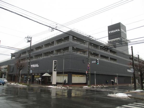 【メガセンタートライアル旭川店】プロモーションや物販が可能なレジ前ブース①