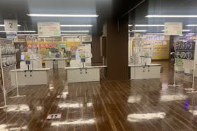 【メガセンタートライアル旭川店】プロモーションや物販が可能なレジ前ブース①