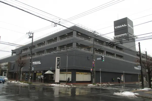 【メガセンタートライアル旭川店】プロモーションや物販が可能なレジ前ブース①