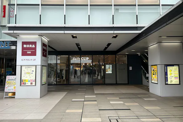 【ビナウォーク】ビナフロント2階入口横【A面(クアアイナ側)】