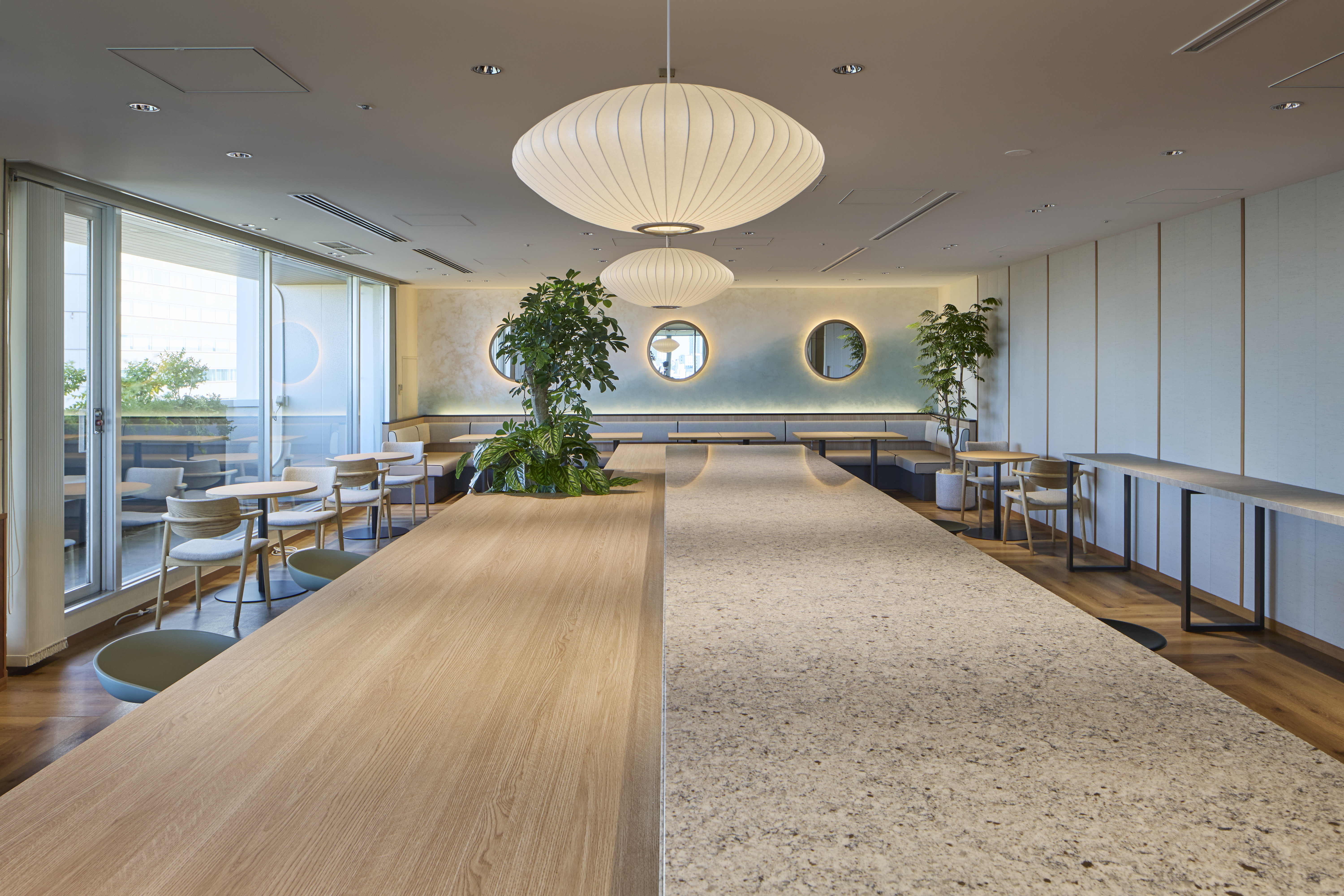 【青山一丁目駅直結／180㎡】イベントやワークショップに最適！窓から望む緑が特徴的なイベントスペース