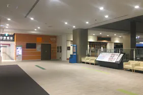 【ららぽーと立川立飛】2階 中央エスカレーター前