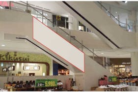 【イオンモール甲府昭和】モール内広告 エスカレーター側面