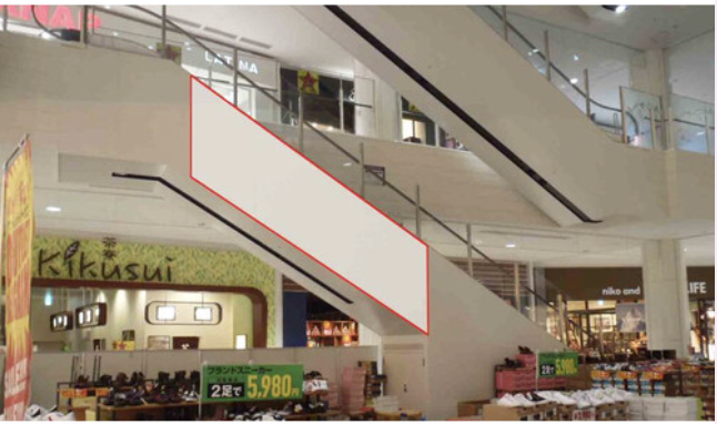 【イオンモール甲府昭和】モール内広告 エスカレーター側面