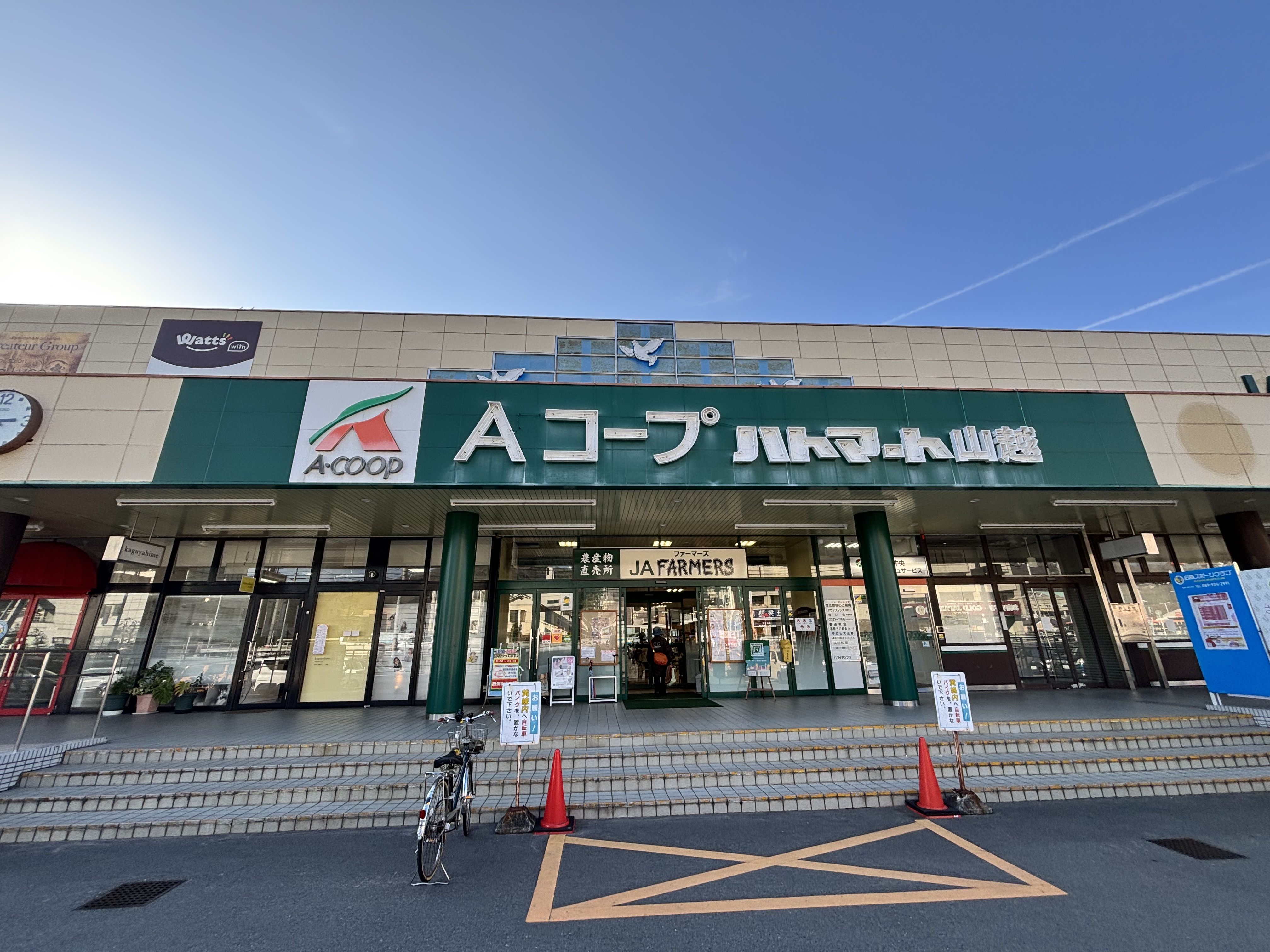 【Aコープハトマート山越店】食物販や販促イベントに最適な国道56号線側入口前の屋外スペース
