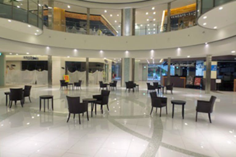 【神戸ハーバーランドumie(ウミエ)】イベント会場「サウスモール1階中央特設会場(ロタンダ)」の画像1