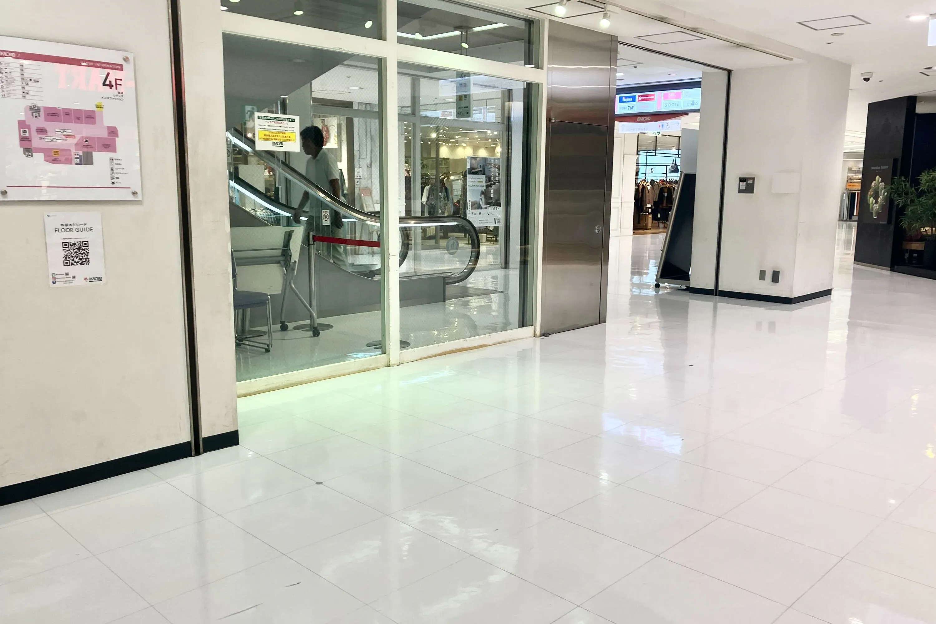 【本厚木ミロード】本厚木ミロード②4F エスカレーター横