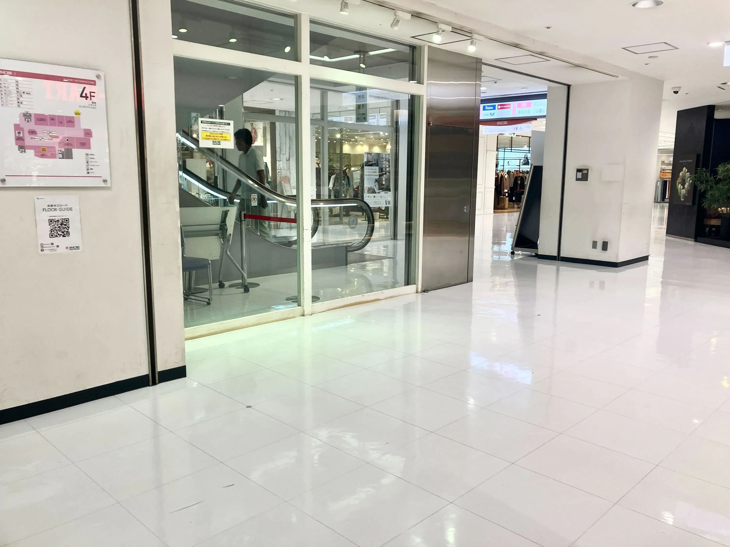 【本厚木ミロード】本厚木ミロード②４F　エスカレーター横