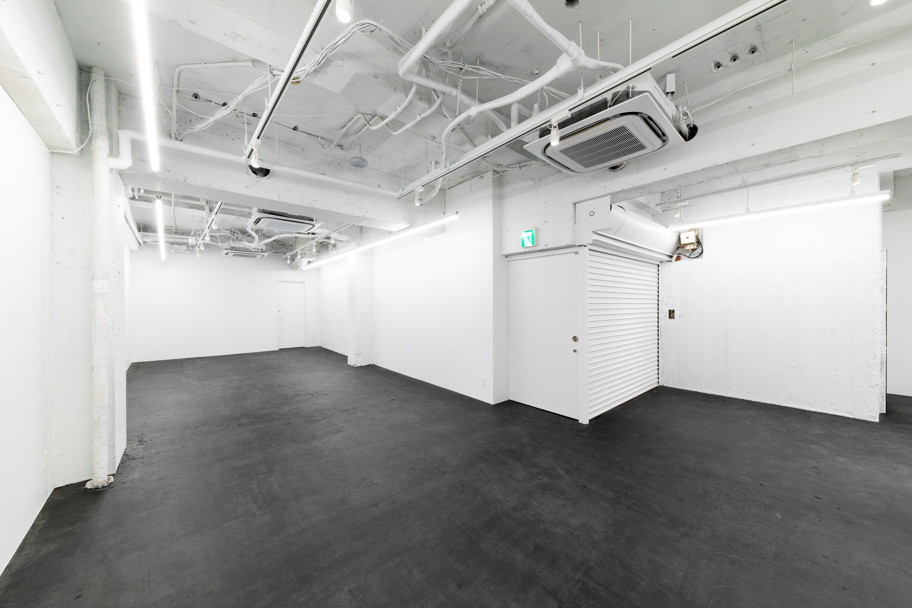 【六本木駅2分】アパレルやアートの展示会の会場に利用可能、白を基調としたギャラリーの画像6
