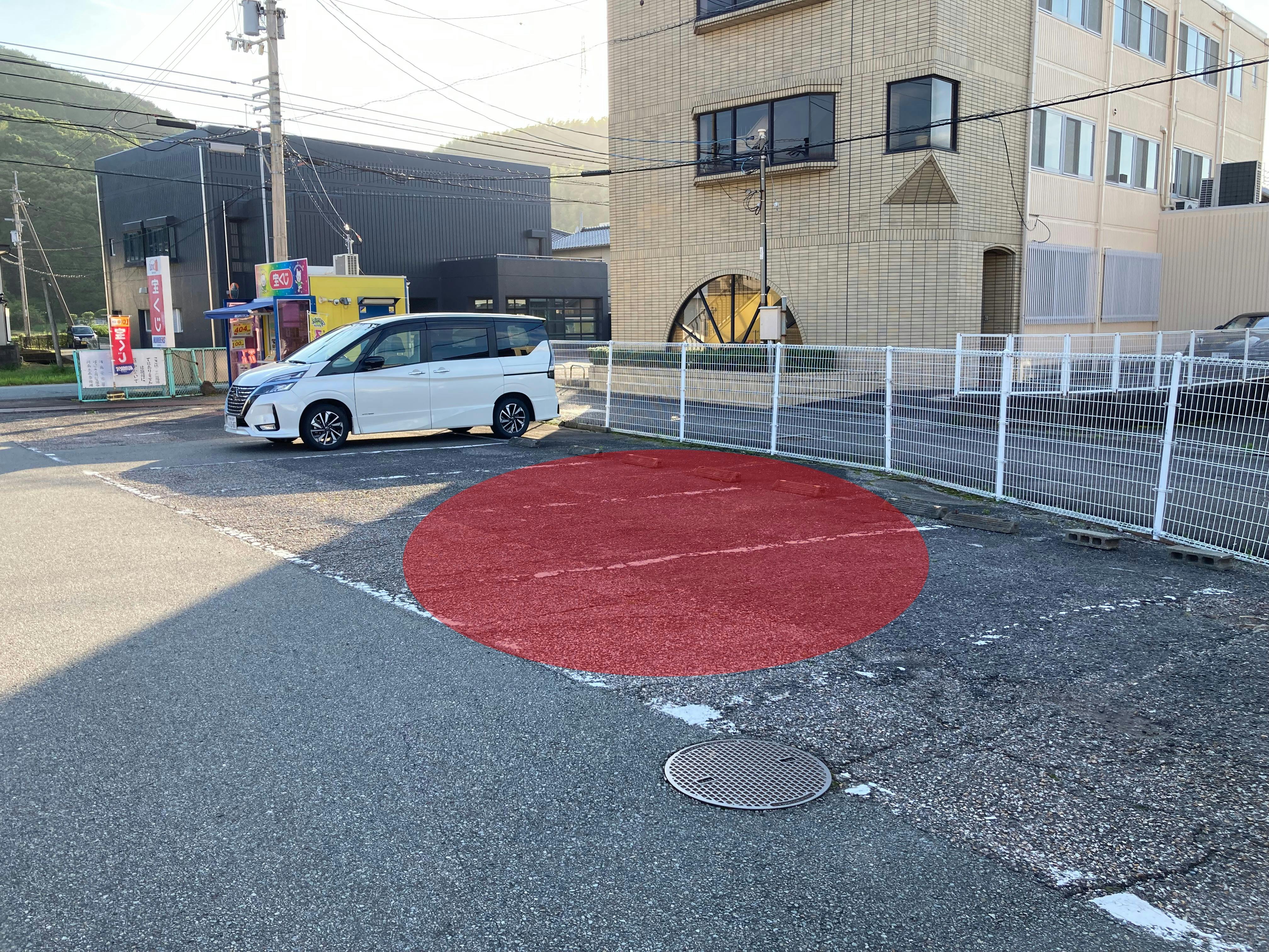 【ビルド阿南店】キッチンカーや販促プロモーションに適したスーパーの駐車場入り口付近の宝くじ売り場横スペース