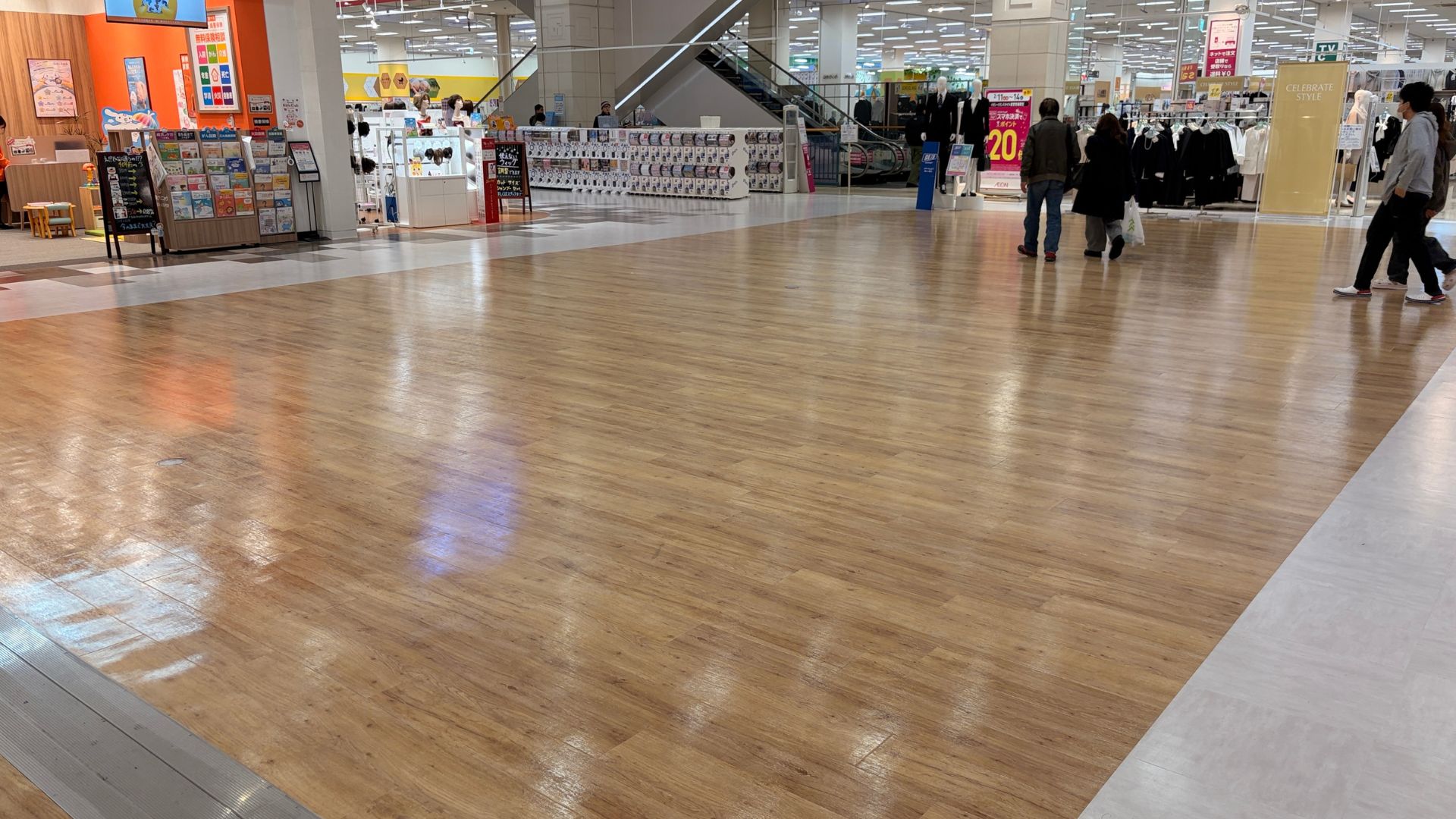 【イオンモール高岡】イベントスペース③(Zoff前)