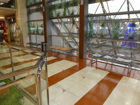 【エコール・ロゼ】PRイベントやポップアップストアに最適な駐車場連絡橋目の前のイベントスペース