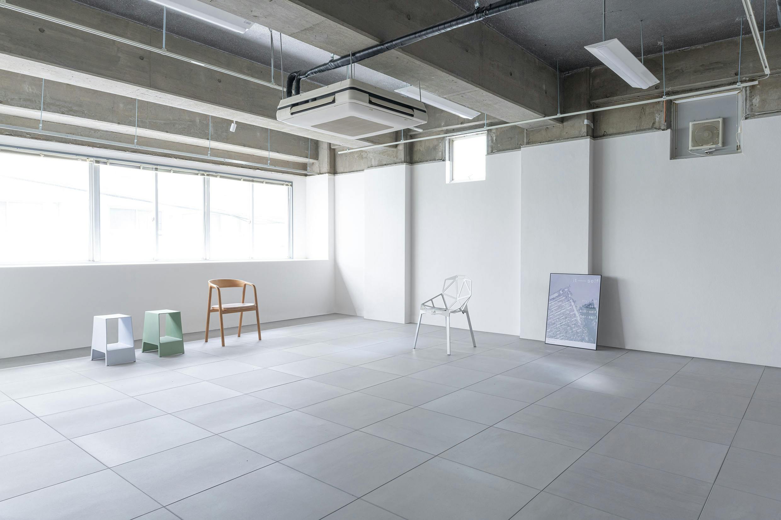 【六本木一丁目駅5分】展示会や撮影・収録、ポップアップストア等に最適な白壁のシンプルなイベントスペース