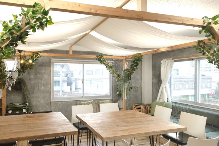 【JR大久保駅3分】オフサイトミーティング・ワークショップ・撮影に適したカフェ風スペースの画像1