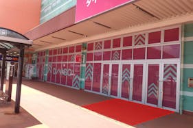 【ミスターマックス 時津店】ダイソー軒下②(ダイソ-側) キッチンカーや物販用途に最適な総合ディスカウントストアの催事イベントスペース