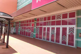 【ミスターマックス 時津店】ダイソー軒下②(ダイソ-側) キッチンカーや物販用途に最適な総合ディスカウントストアの催事イベントスペース