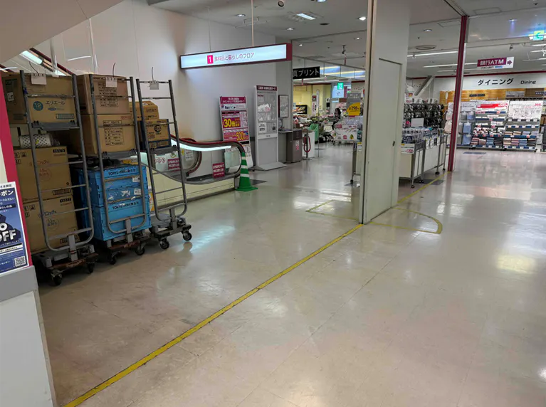 【イオン船岡店】1Fエスカレーター前 販促プロモーションに最適なスーパー店内催事イベントスペース