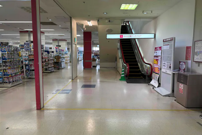 【イオン船岡店】1Fエスカレーター前 販促プロモーションに最適なスーパー店内催事イベントスペース