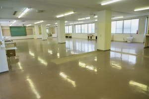 【飯田橋駅2分】撮影やイベントに最適な学校跡地のレンタルスペース(3Fフロア貸し)